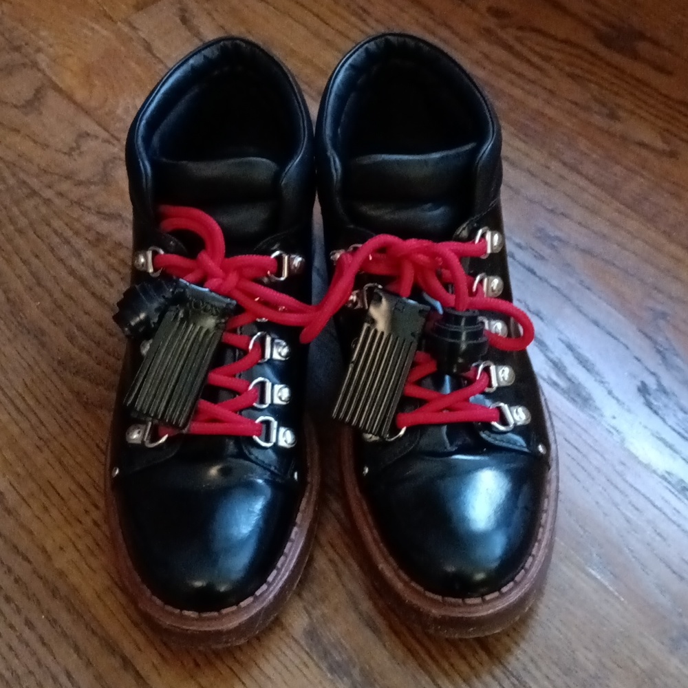 Tod's boots